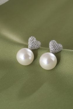 Elegant Minimalist Micro-Inlaid Zircon Heart Pearl Stud Earrings for Women - Versatile Light Luxury Niche Design