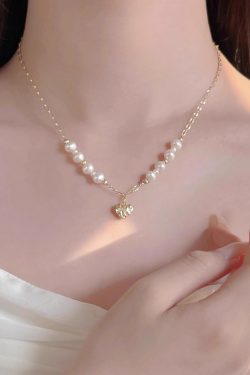Elegant Natural Pearl Heart Necklace for Women - Classy Blue and White Porcelain Chain, Chic Niche Jewelry, Stylish Accessory