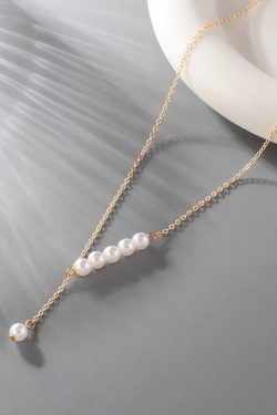 Elegant Pearl Tassel Necklace for Women - Minimalist Clavicle Chain, Fashionable Niche Design, Perfect for Everyday Wear