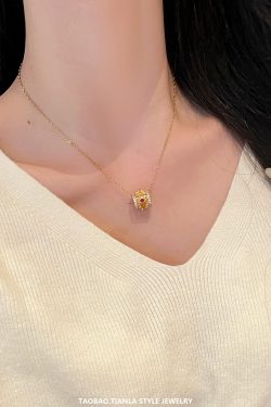 Elegant Red Ruby Pendant Necklace for Women - Light Luxury Collarbone Chain Accessory