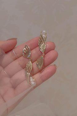 Elegant Retro Spiral Pearl Earrings for Women – High-End 2025 Niche Design, French Palace Style