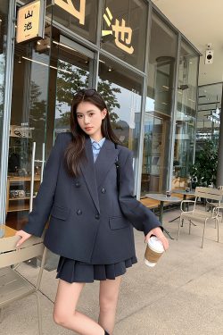 Elegant Women's College Style Blazer and Pleated Skirt Set - Classic Blazer with Chic Tailoring for a Timeless Look
