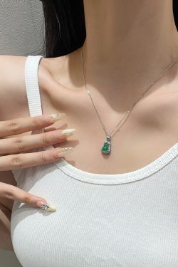 Emerald Green Jade Gourd Pendant Necklace for Women - Summer Light Luxury Versatile Fashion Collarbone Chain