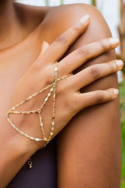 Ethnic Diamond Connecting Finger Bracelet - Beach Chain Imitation Pearl Metal Bracelet for a Chic European and American Style