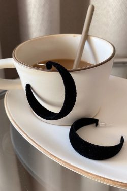 Exaggerated Street Style Plush Hoop Earrings - Minimalist High-End Studs for Autumn and Winter Fashion