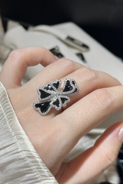 Exquisite Black Petal Ring for Women - Diamond-Studded Light Luxury Fashionable Index Finger Accessory