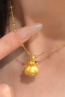 Exquisite Gold-Plated Pumpkin Coin Purse Necklace - Retro Chinese-Style Clavicle Chain for Women, High-End Fashion Accessory