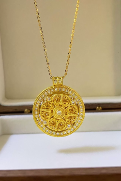 Exquisite Golden Eight Treasures Compass Necklace for Women, Light Luxury High-End Jewelry, Chic String Sweater Chain Accessory