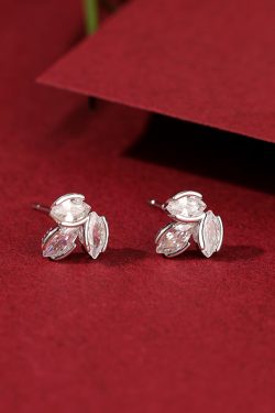 Exquisite Leaf Design S925 Sterling Silver Stud Earrings for Women, Classy Full Diamond Accents, Perfect for Elegant Occasions