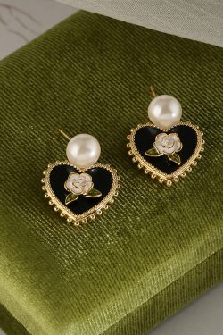Fashionable Heart Earrings for Women, Sweet Camellia Pearl Studs, Niche Design, Trendy 2023 Style