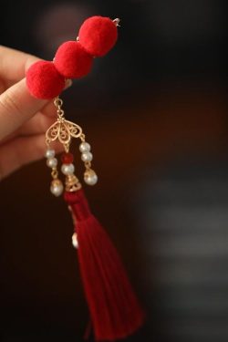 Festive Red Hanfu Hair Clips for Girls - Ancient Style Side Ornaments with Step-Shake Tassels for New Year Celebrations