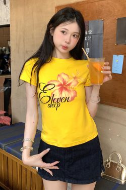 Floral Print Dopamine Shoulder T-Shirt for Women, Slim Fit Summer Tee, Yellow Short Sleeve Top, Trendy American Style