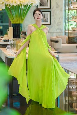 Fluorescent Green Halter Pleated Skirt Dress - Large Hem, Vacation Style, Photo-Friendly, Wrinkle-Resistant, Slimming Effect