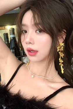 French Retro Heavy Metal Flower Tassel Earrings - High-End Light Luxury Unique Stud Earrings for Women, Perfect for Autumn and Winter