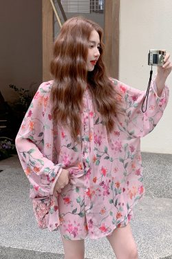 French-Style Floral Sunscreen Shirt Three-Piece Set for Women - 2025 Summer Vacation Camisole and Shorts, Petite Fashion