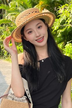 French-Style Hand-Woven Straw Flat-Top Sun Hat for Travel & Beach, Elegant Sun Protection Accessory, Light Luxury Gift Idea