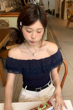 French-Style Off-the-Shoulder Lace-Trimmed T-Shirt - Elegant Summer Top for Women, Chic and Stylish Fashion Essential