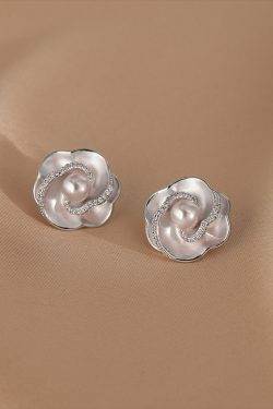 French-Style Small Floral Pearl Earrings for Women, Minimalist Light Luxury Versatile Ear Accessories