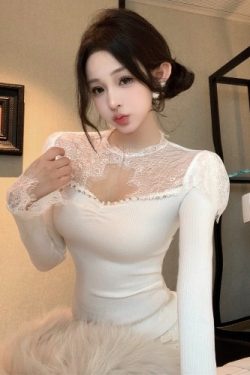 French-Style Sweet Lace Long Sleeve T-Shirt for Women - Unique Exquisite Top for Spring and Autumn Fashion