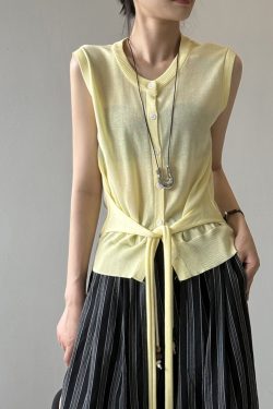 French Vintage Waist-Cinching Knitted Vest Top for Women - Sleeveless Summer 2025 Fashion, Trendy Small Shirt Style