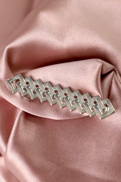 Geometric Hollow Silver-Plated Hair Clip for Women - Minimalist Versatile Fringe Hair Accessory