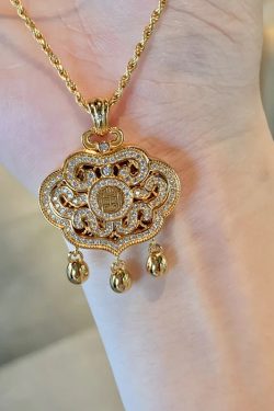 Gold Sand Diamond Flower Silk Pendant Necklace for Women - Ancient-Style Longevity Lock, Lightweight Luxury 2025 Accessory