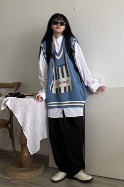 Handmade Knitted Vest for Kids - Loose Fit, Retro Japanese Style with Childlike Print - Versatile Autumn Winter Fashion