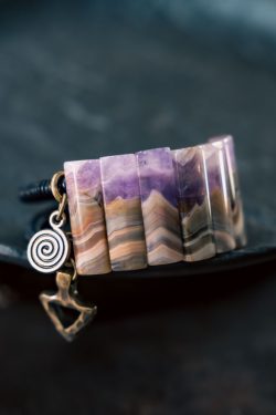 Handmade Personalized Gradient Agate and Amethyst Bracelet for Men and Women - Unique Non-Fish Design Jewelry