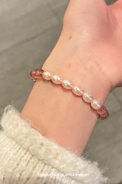 Handmade Strawberry Crystal Bracelet for Women, Beaded Pearl Jewelry, High-End Light Luxury Niche Fashion Accessory