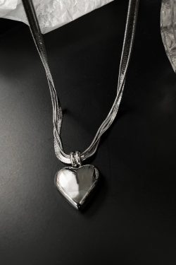 Heart-Shaped Titanium Steel Choker Necklace for Women, Summer Minimalist Clavicle Chain, European American Light Luxury Trendy Accessory