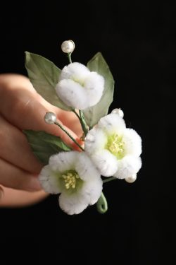 High-End Faux Velvet Flower Brooch - Exquisite Handmade Corsage Pin in Classical National Style for Autumn & Winter Fashion
