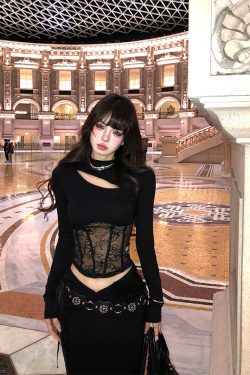 High-End French Style Women's Lace Slim-Fit Top & Bodycon Fishtail Skirt Set for Spring/Summer Fashion