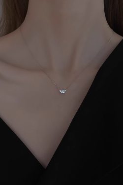 High-End Heart Necklace Clavicle Chain - Elegant Neck Accessory Inspired by Parisian Design