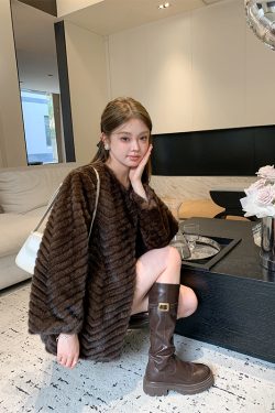High-End Herringbone Embossed Retro Faux Fur Women's Winter Short Coat - Eco-Friendly Stylish Outerwear