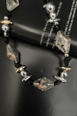 High-End Neutral Punk Irregular Beaded Necklace - Y2K Clavicle Chain with Unique Niche Design for a Cool Personality