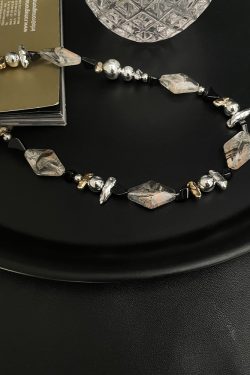 High-End Neutral Punk Irregular Beaded Necklace - Y2K Clavicle Chain with Unique Niche Design for a Cool Personality