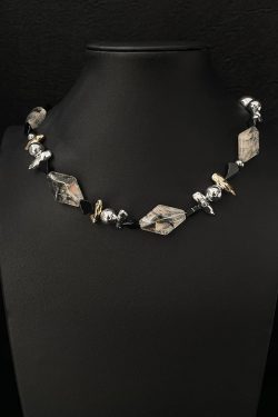 High-End Neutral Punk Irregular Beaded Necklace - Y2K Clavicle Chain with Unique Niche Design for a Cool Personality