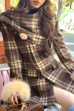 High-End Plaid Wool Coat for Women - Loose Slimming Plush Design for Autumn and Winter Fashion