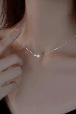 High-End Women's Pearl Clavicle Chain Necklace - Light Luxury Fashion Accessory for Elegant Style