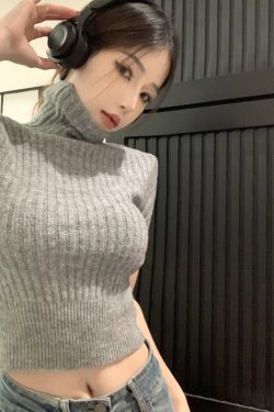 High-Neck Cropped Sweater for Women - Fitted Slimming Thick Knit Top, Autumn Winter Niche Style, Short Sleeve Fashion