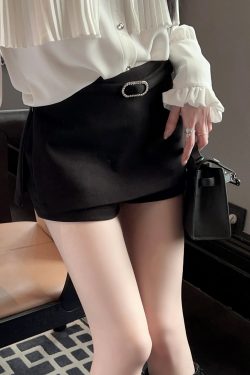 High Waist Black Bodycon Woolen Skirt with Belt, Short Side Split Design - Trendy Winter Fashion