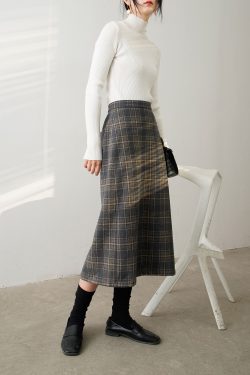 High-Waisted French Vintage Plaid Midi Skirt for Women, Bodycon Slimming Straight Wool Design, Chic Retro Style