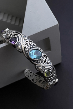 Hollow Carved Blue Topaz Bracelet for Women - Vintage Retro 2025 High-End Jewelry, Exquisite Versatile Design