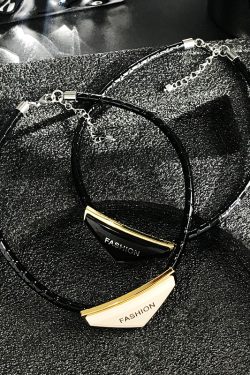 Inverted Triangle Black Leather Choker Necklace for Women - Light Luxury Clavicle Chain, Trendy High-End Design