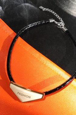 Inverted Triangle Black Leather Choker Necklace for Women - Light Luxury Clavicle Chain, Trendy High-End Design