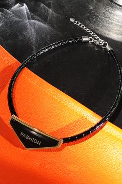 Inverted Triangle Black Leather Choker Necklace for Women - Light Luxury Clavicle Chain, Trendy High-End Design