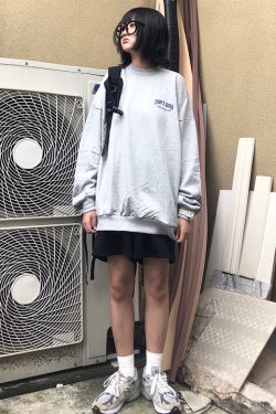 Japanese Retro Loose Round Neck Oversized Sweatshirt - Childlike Unisex Style, Cozy Terry Fabric, Perfect for Casual 90s Inspired Looks