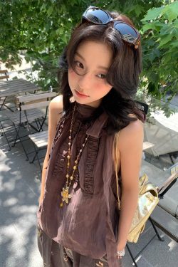 Japanese-Style Retro Halter Neck Vest for Women with Ruffled Lace Trim, Sleeveless Fitted Design, Summer Trendy Top
