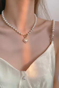 Korean and Japanese Heart-Shaped Glass Pearl Necklace for Women, Elegant Clavicle Design, Light Luxury, High-End Fashion Accessory