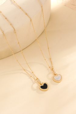 Korean Light Luxury Double-Sided Heart Necklace - Retro Temperament Clavicle Chain, Versatile Design for Everyday Elegance